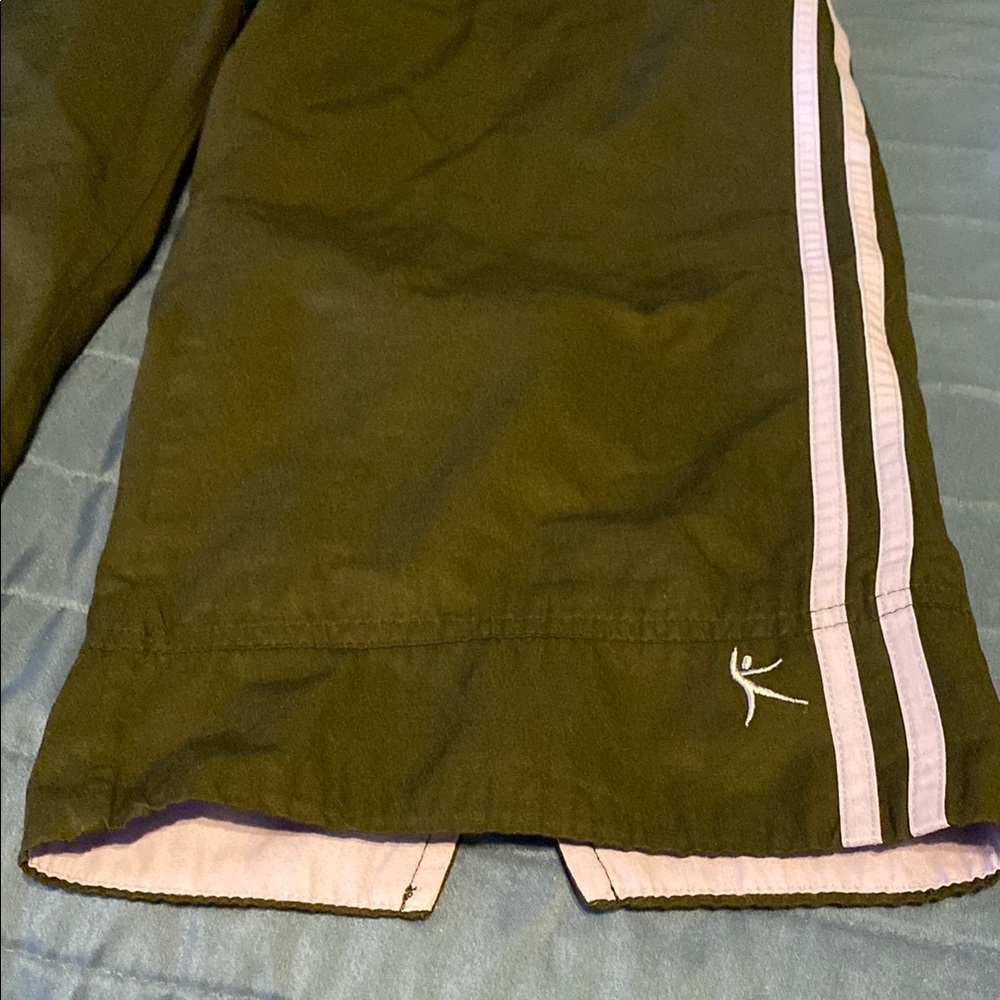 Danskin Now capris in Black with Purple Stripes. Size M 8/10 - Picture 5 of 5